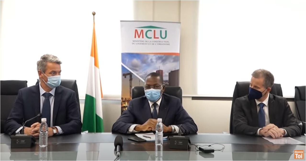 M. Antoine Grolin from Nhood, Minister Bruno Nabagné Koné and Marco Romahn from NEULANDT sitting in a conference room are about to sign the contract for the urbanization project at Côte d’Ivoire